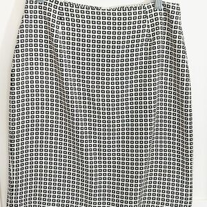 Ann Taylor 100% Silk Black & White Geometric Skirt – Size 4